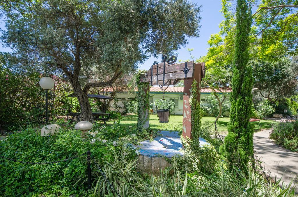 Travel Hotel Gesher Haziv Rum bild