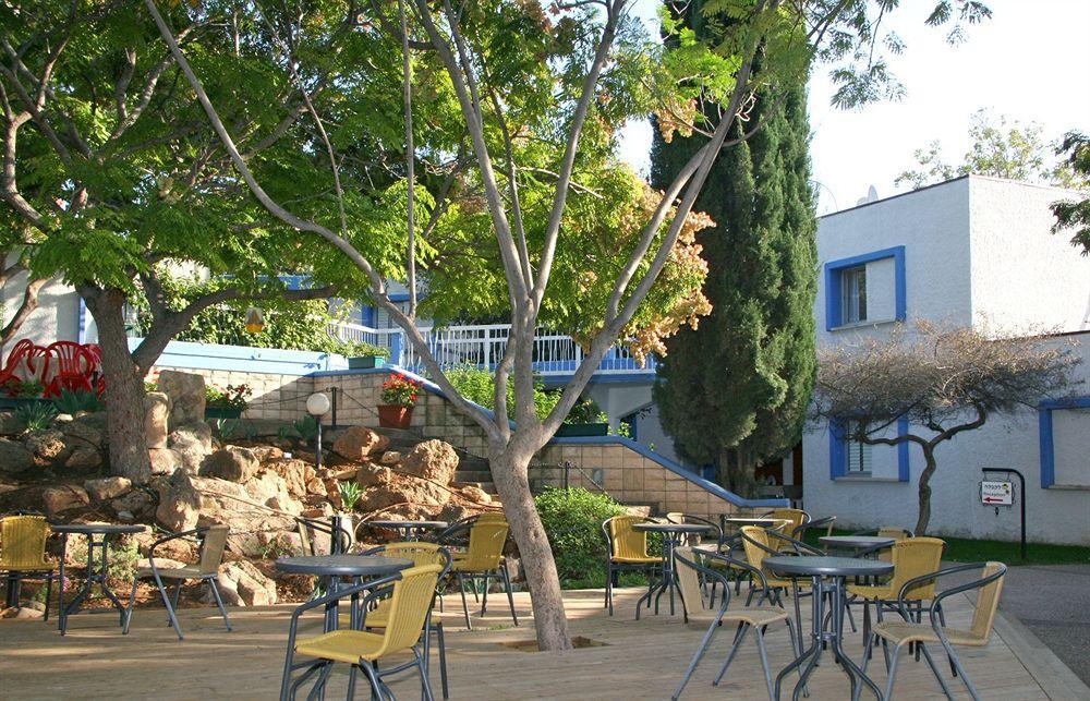 Travel Hotel Gesher Haziv Exteriör bild