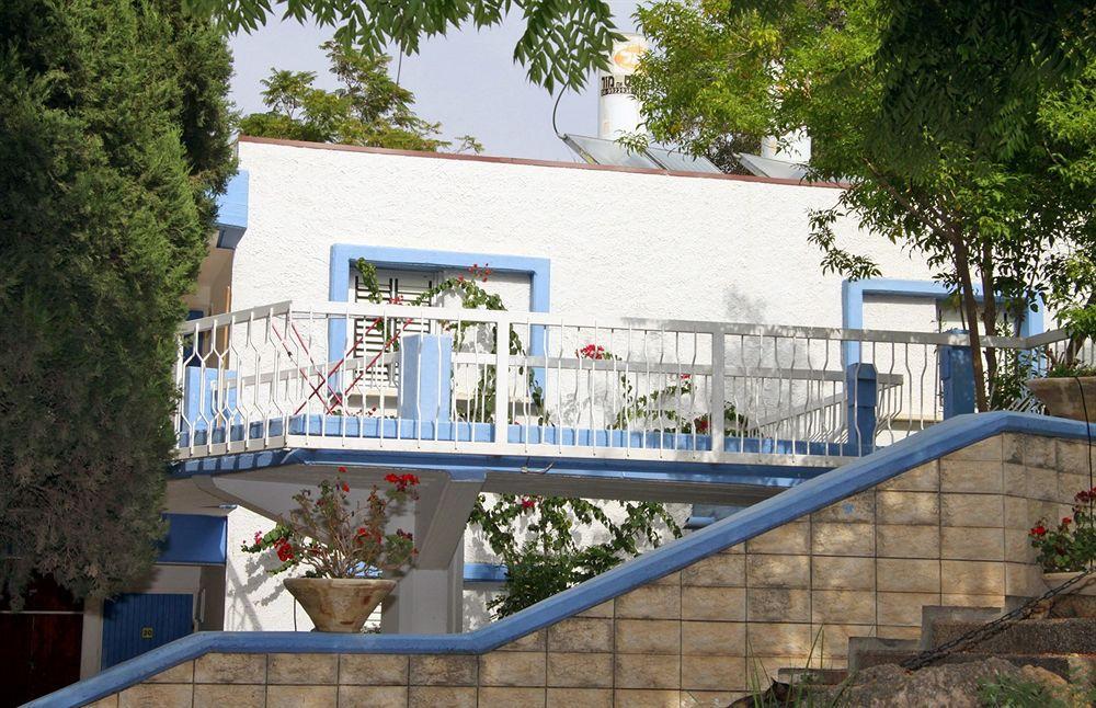 Travel Hotel Gesher Haziv Exteriör bild