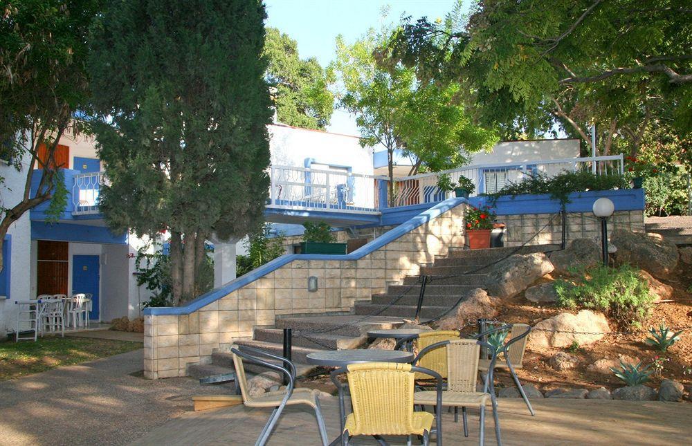 Travel Hotel Gesher Haziv Exteriör bild