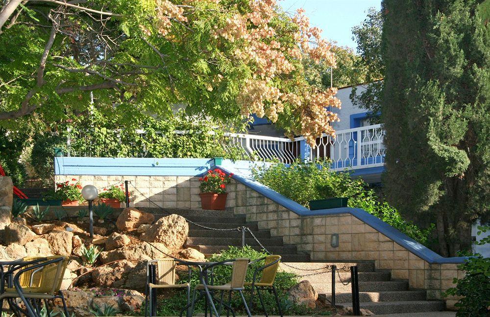 Travel Hotel Gesher Haziv Exteriör bild