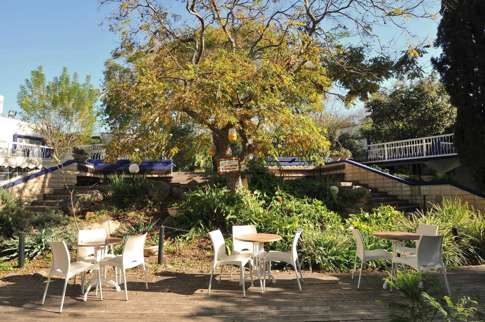 Travel Hotel Gesher Haziv Exteriör bild